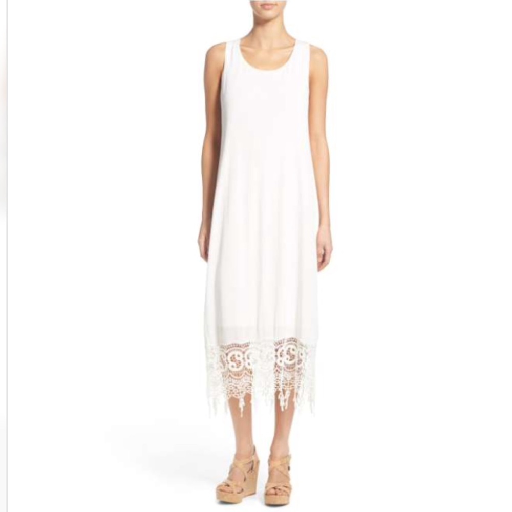 Detailed crochet hemmed dress